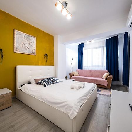The Golden Studio - With Free Gym Bukarest Exteriör bild