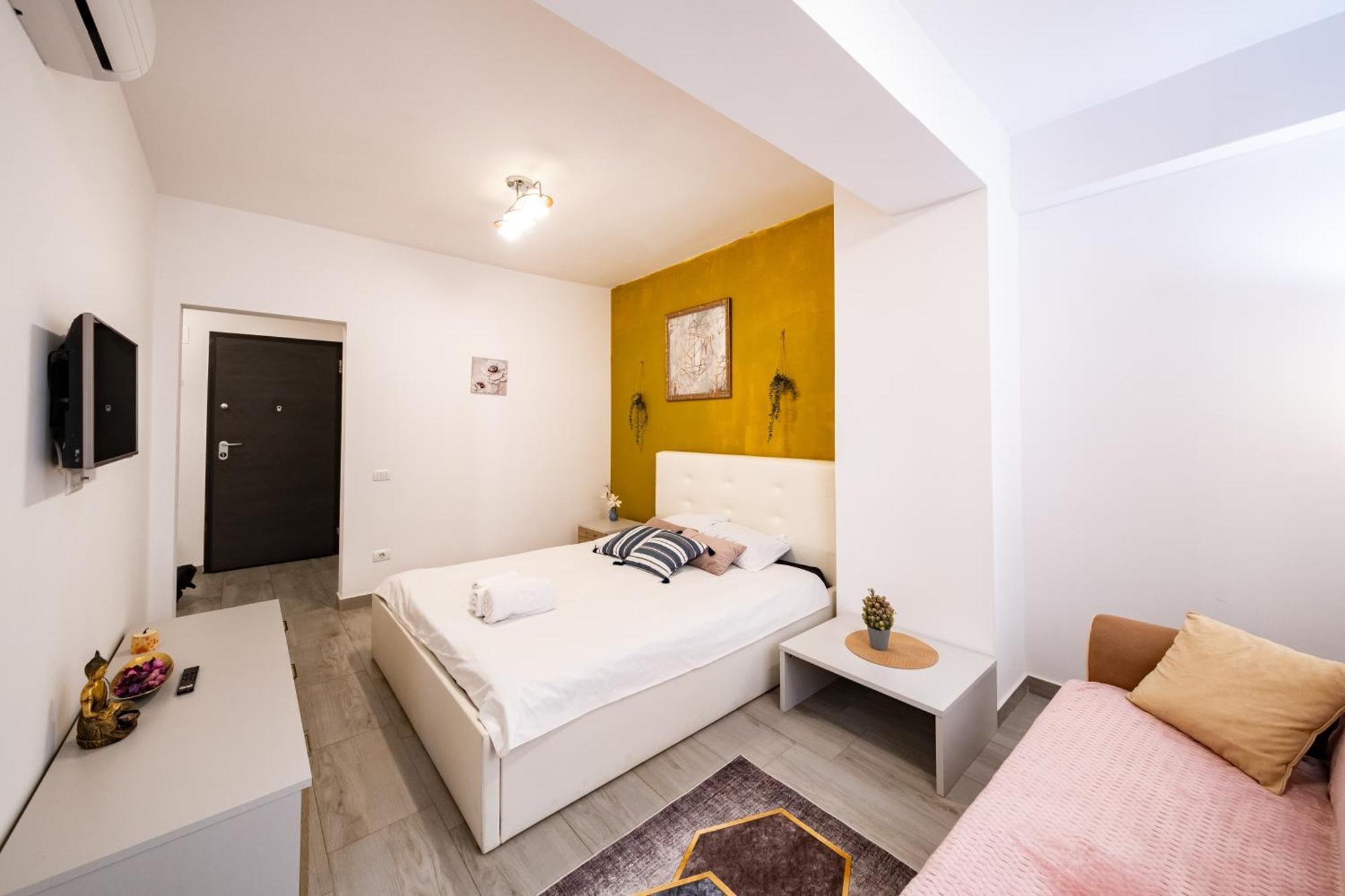 The Golden Studio - With Free Gym Bukarest Exteriör bild