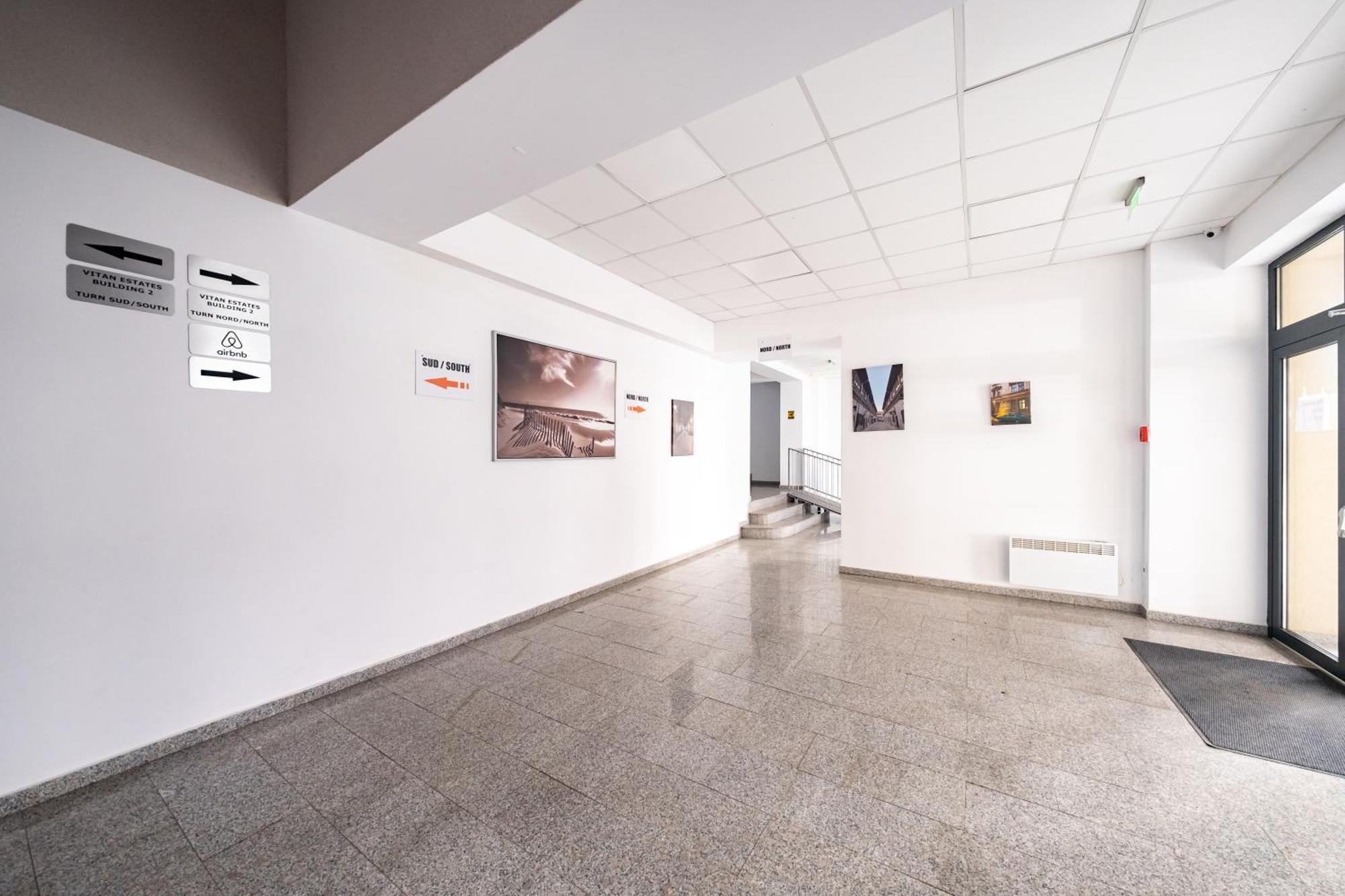 The Golden Studio - With Free Gym Bukarest Exteriör bild