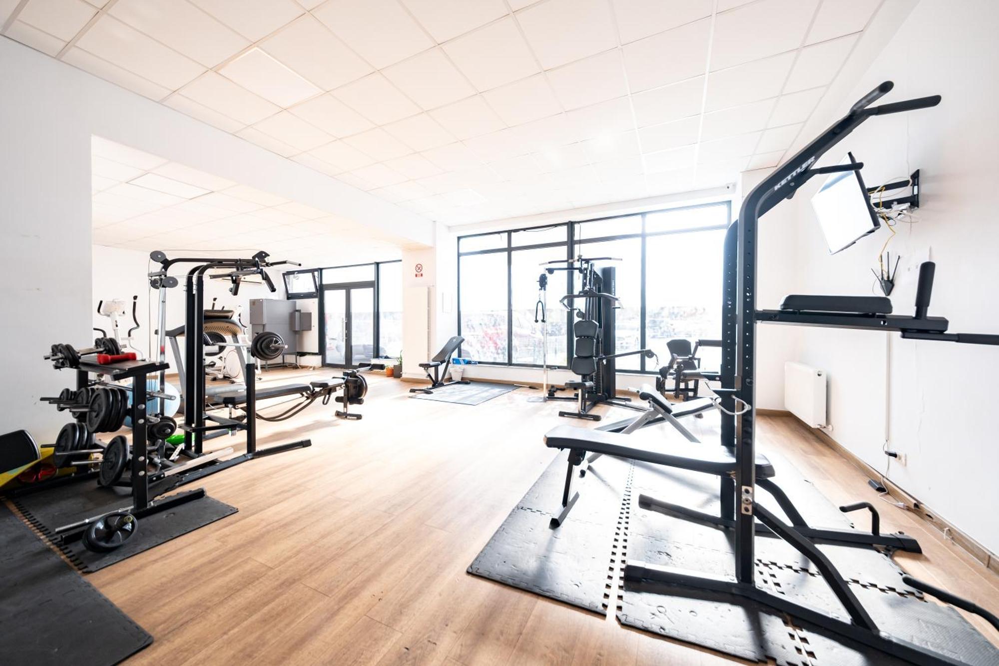 The Golden Studio - With Free Gym Bukarest Exteriör bild